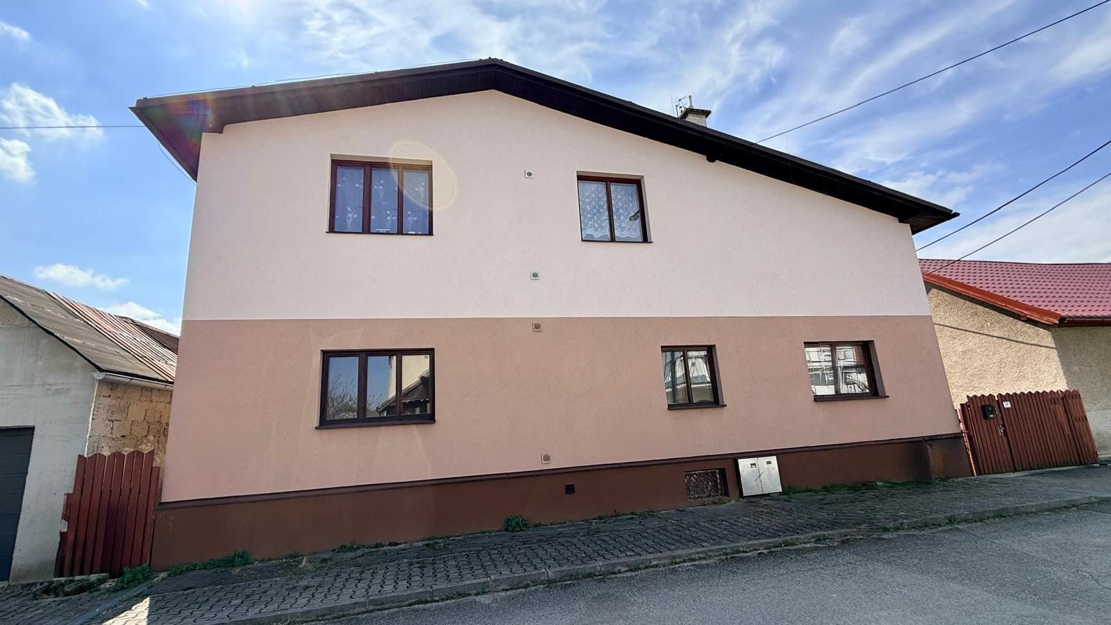 TARGETreal | Rodinný dom s dvomi bytovými jednotkami v srdci Turčianskych Teplíc – bývanie aj investícia v jednom