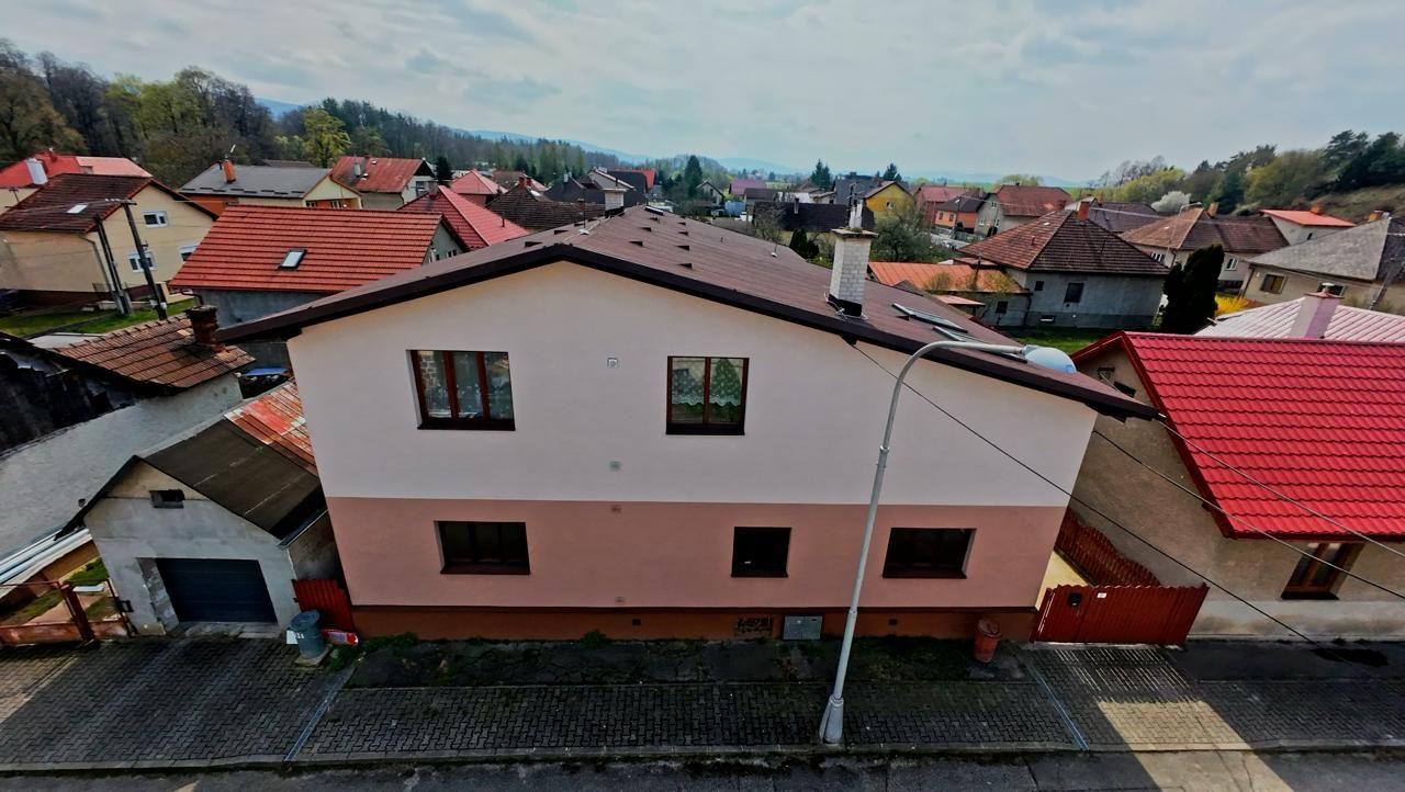 TARGETreal | Rodinný dom s dvomi bytovými jednotkami v srdci Turčianskych Teplíc – bývanie aj investícia v jednom