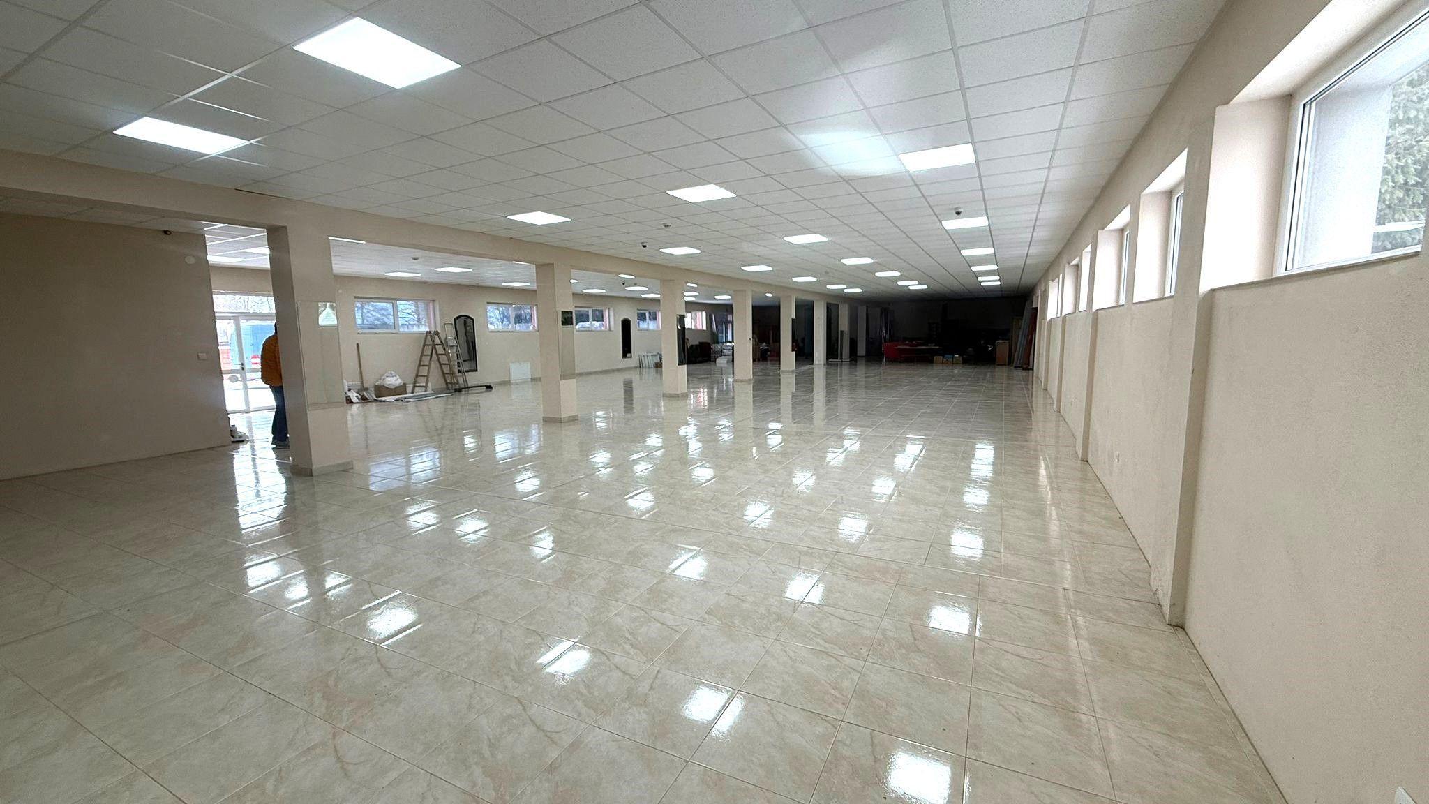 Na predaj komerčný objekt s výbornou dostupnosťou – sklad, showroom alebo predajná plocha (Diviaky, Turčianske Teplice)