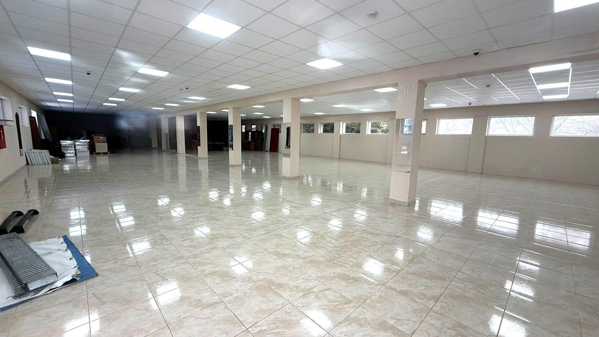 Na predaj komerčný objekt s výbornou dostupnosťou – sklad, showroom alebo predajná plocha (Diviaky, Turčianske Teplice)