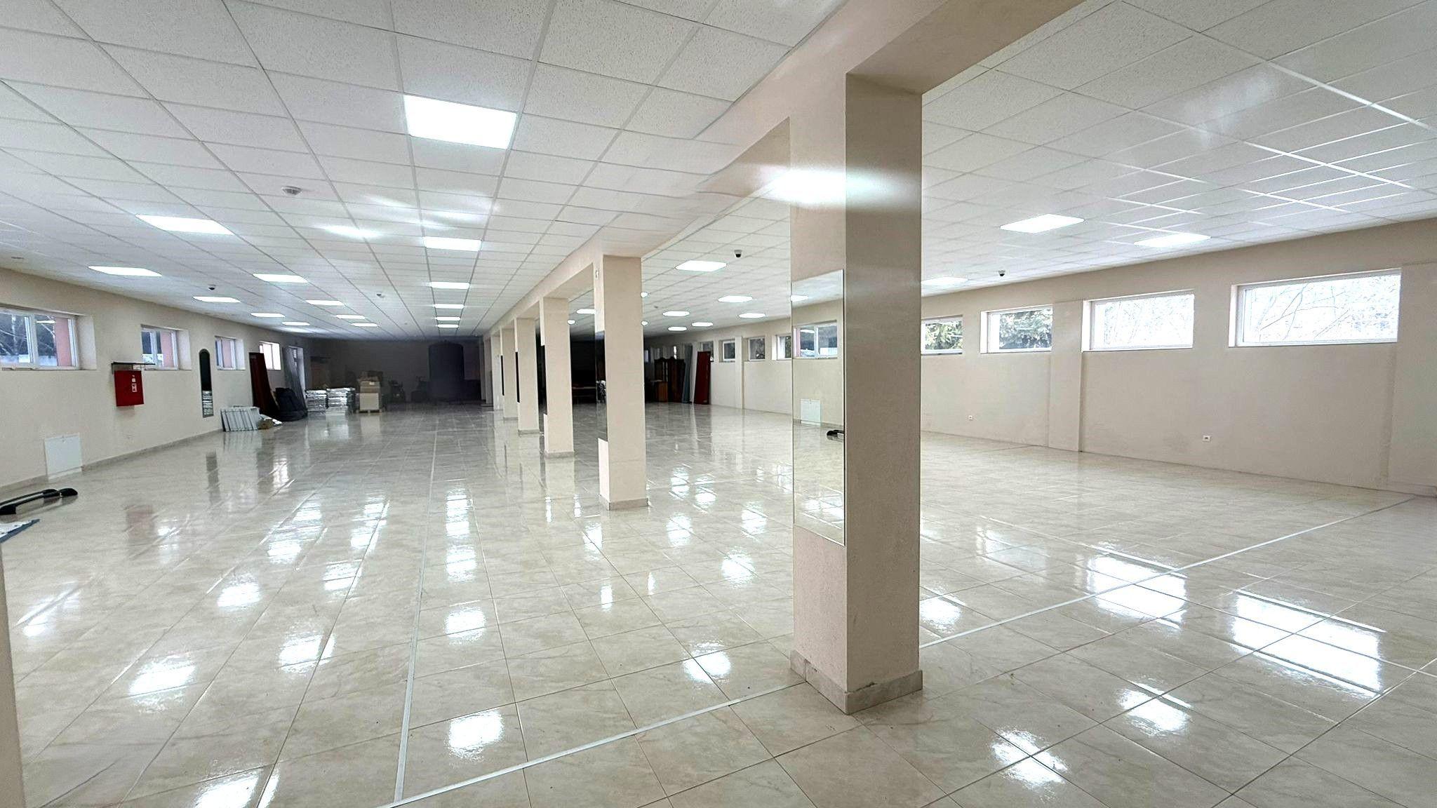 Na predaj komerčný objekt s výbornou dostupnosťou – sklad, showroom alebo predajná plocha (Diviaky, Turčianske Teplice)