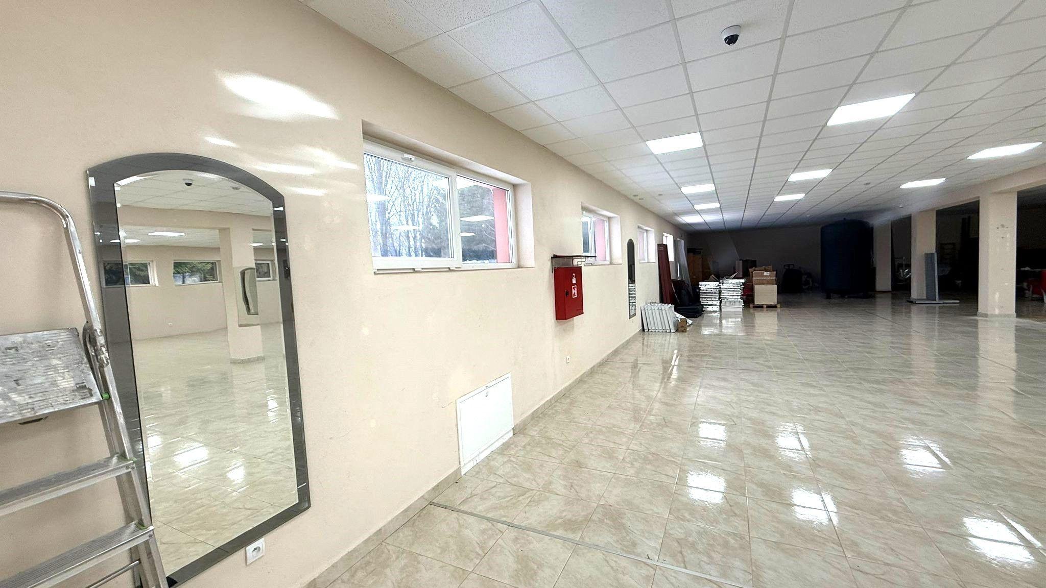 Na predaj komerčný objekt s výbornou dostupnosťou – sklad, showroom alebo predajná plocha (Diviaky, Turčianske Teplice)