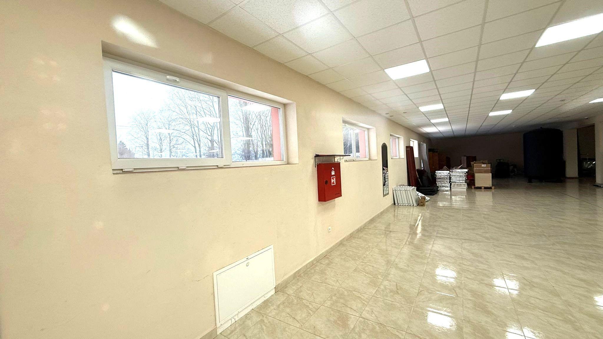 Na predaj komerčný objekt s výbornou dostupnosťou – sklad, showroom alebo predajná plocha (Diviaky, Turčianske Teplice)