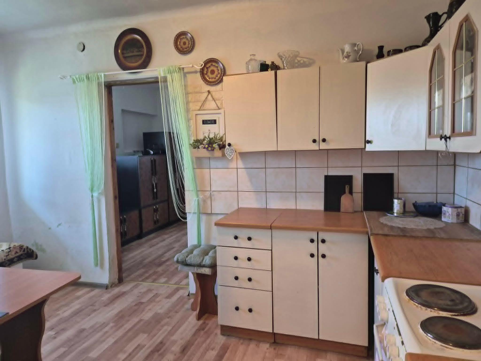 Starý rodinný dom v centre obce Košeca – investičná príležitosť