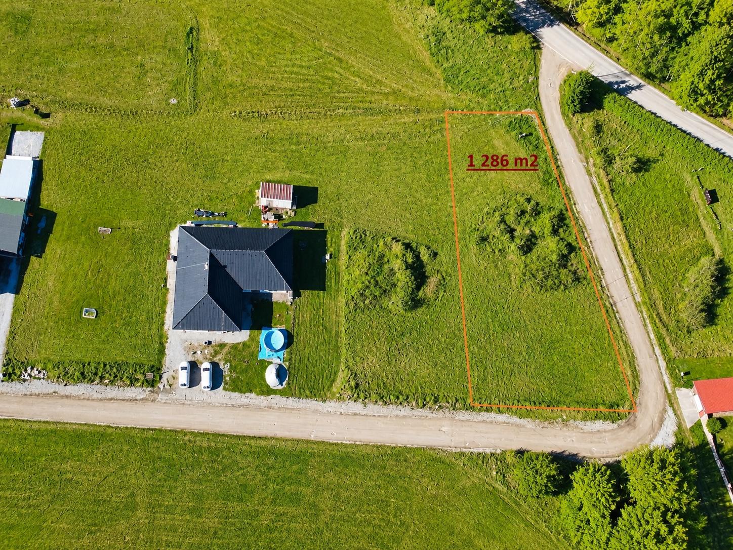 TARGETreal | Slnečný rohový stavebný pozemok 1 286 m² v Mošovciach