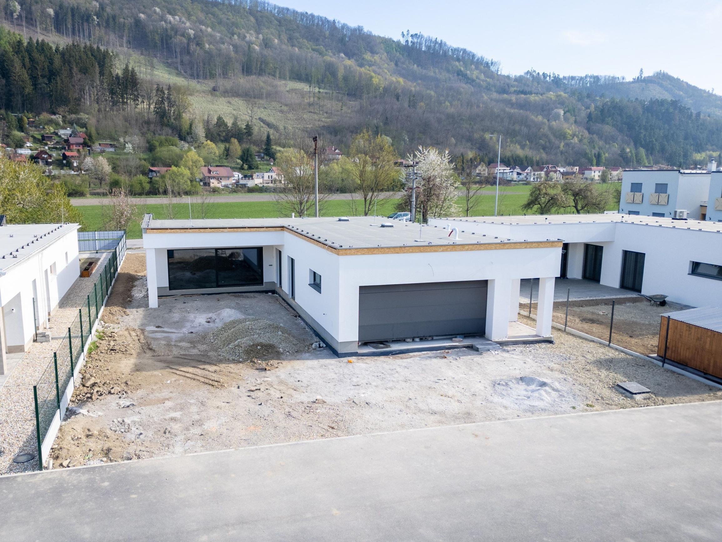 TARGETreal | Exkluzívna novostavba 4-izbového bungalovu s dvojgarážou – Teplička nad Váhom