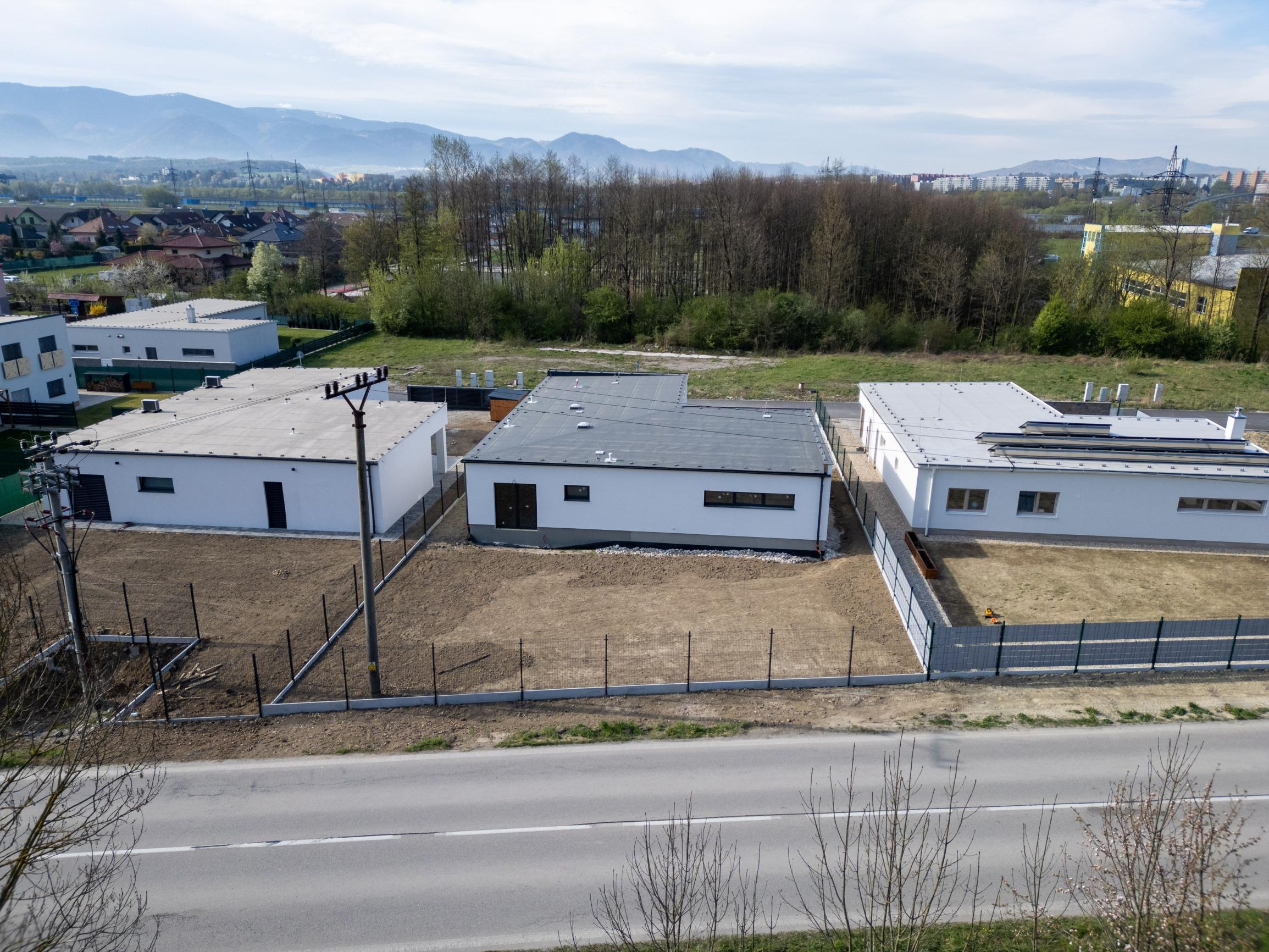 TARGETreal | Exkluzívna novostavba 4-izbového bungalovu s dvojgarážou – Teplička nad Váhom
