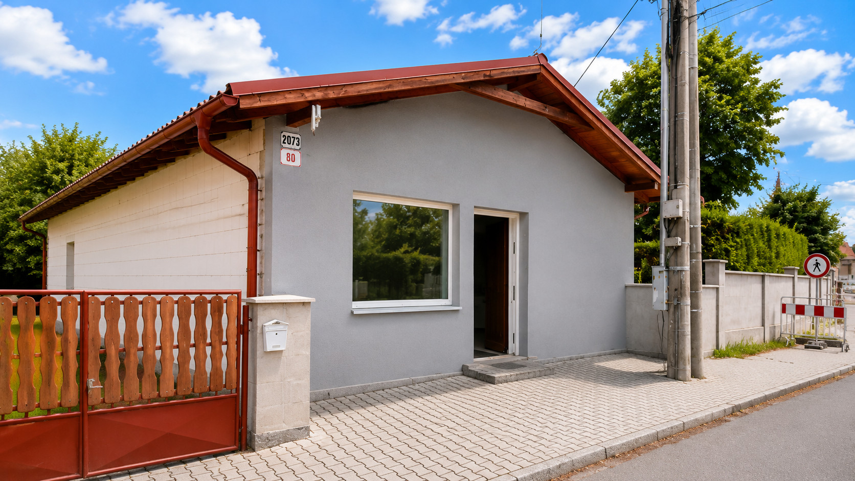 TARGETreal  ponúka na predaj samostatný prevádzkový priestor blízko centra Turčianskych Teplíc – ambulancia, služby, kancelária alebo predajňa