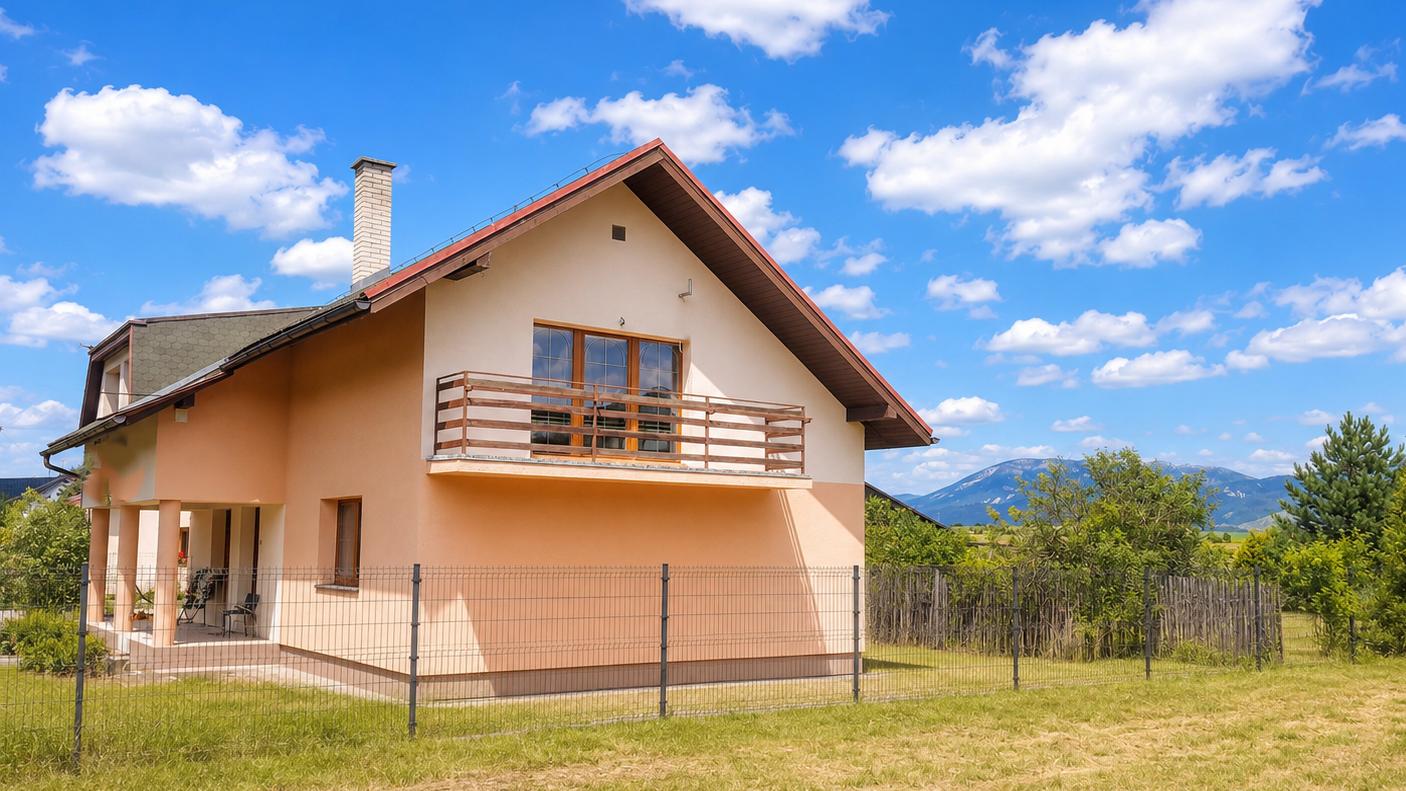 TARGETreal | Na predaj rodinný dom s 2 samostatnými vstupmi a veľkým pozemkom v Turčianskych Tepliciach