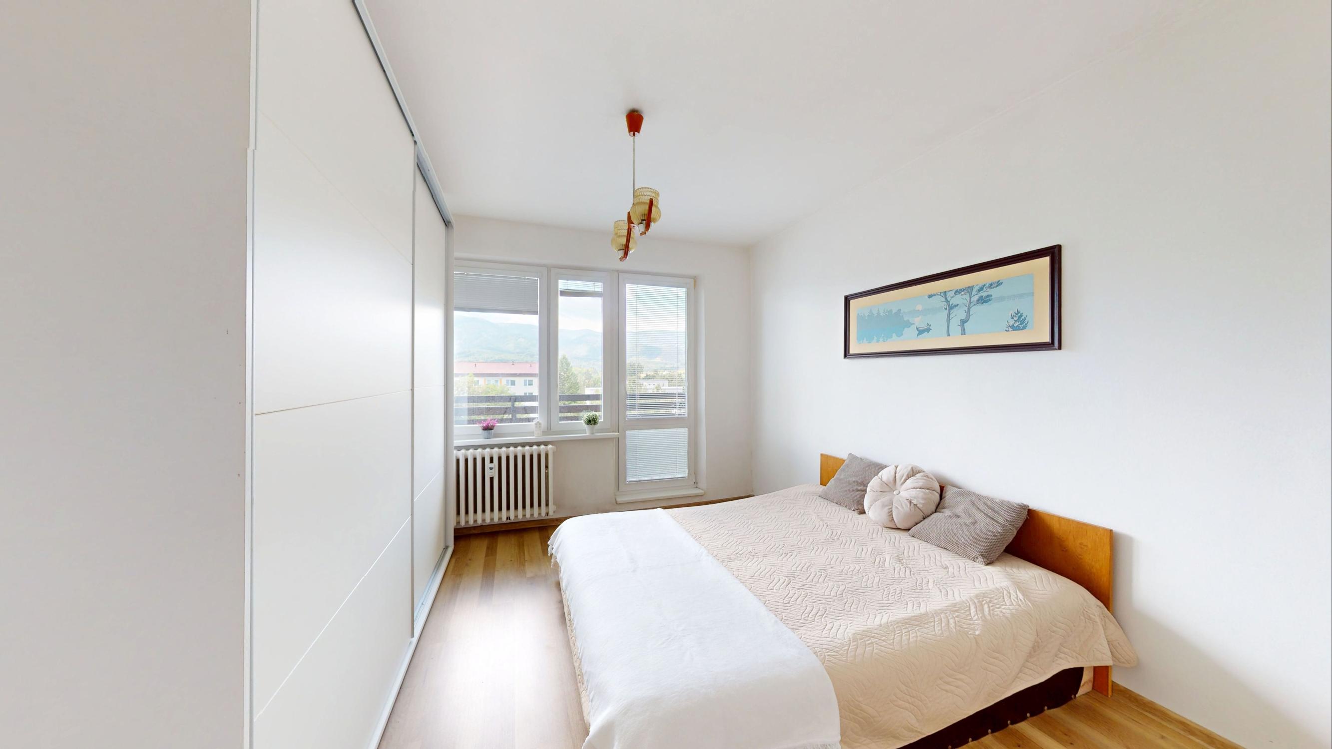 Priestranný 2 izbový byt po čiastočnej rekonštrukcii 65 m² | Balkón + loggia, výhľad na Fatru a Martinské hole | Hurbanova, Martin
