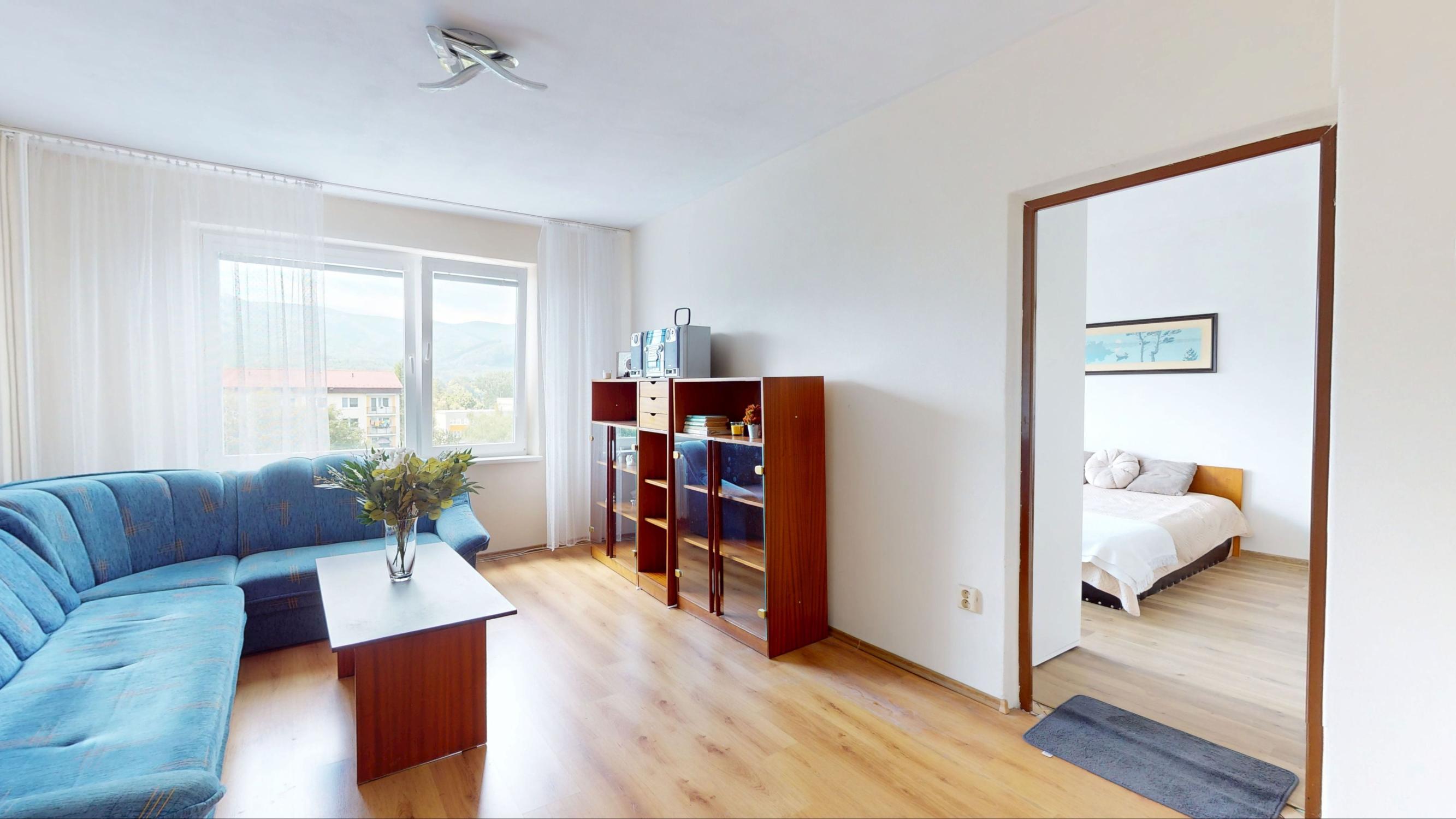 Priestranný 2 izbový byt po čiastočnej rekonštrukcii 65 m² | Balkón + loggia, výhľad na Fatru a Martinské hole | Hurbanova, Martin