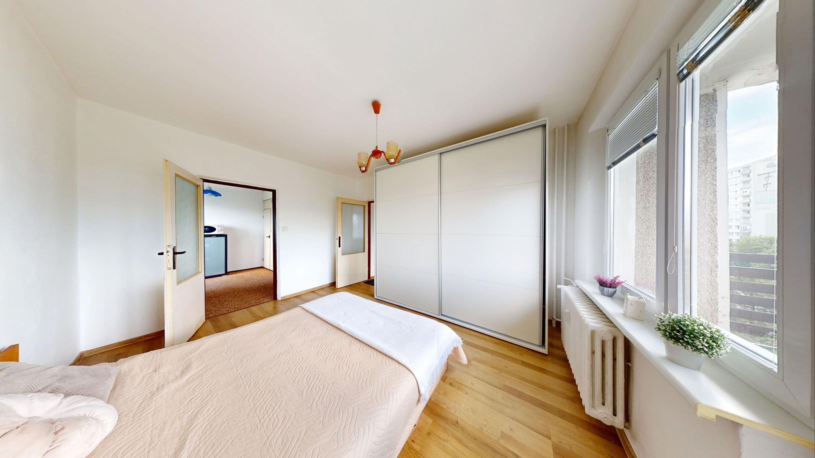Priestranný 2 izbový byt po čiastočnej rekonštrukcii 65 m² | Balkón + loggia, výhľad na Fatru a Martinské hole | Hurbanova, Martin