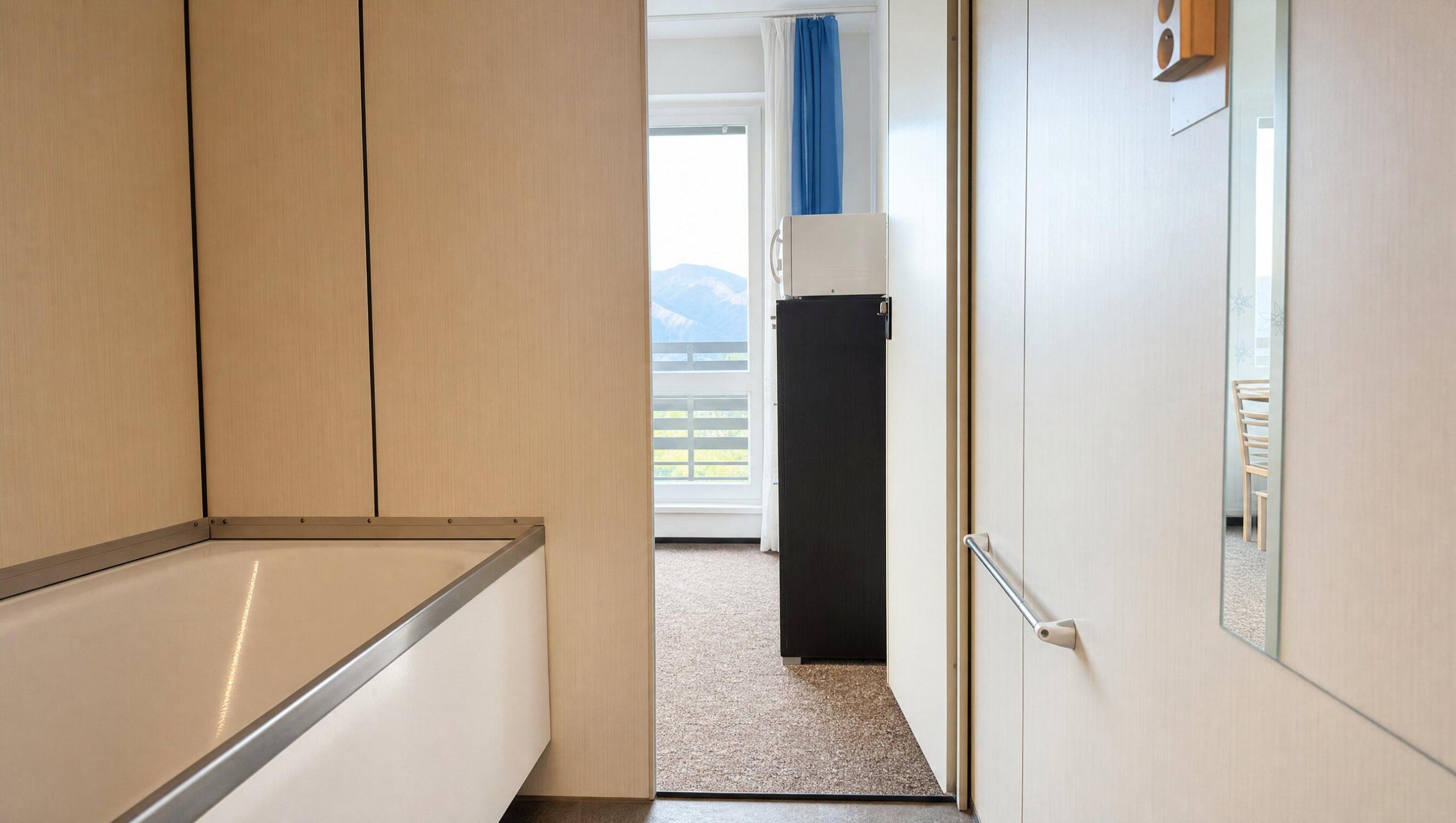 Priestranný 2 izbový byt po čiastočnej rekonštrukcii 65 m² | Balkón + loggia, výhľad na Fatru a Martinské hole | Hurbanova, Martin