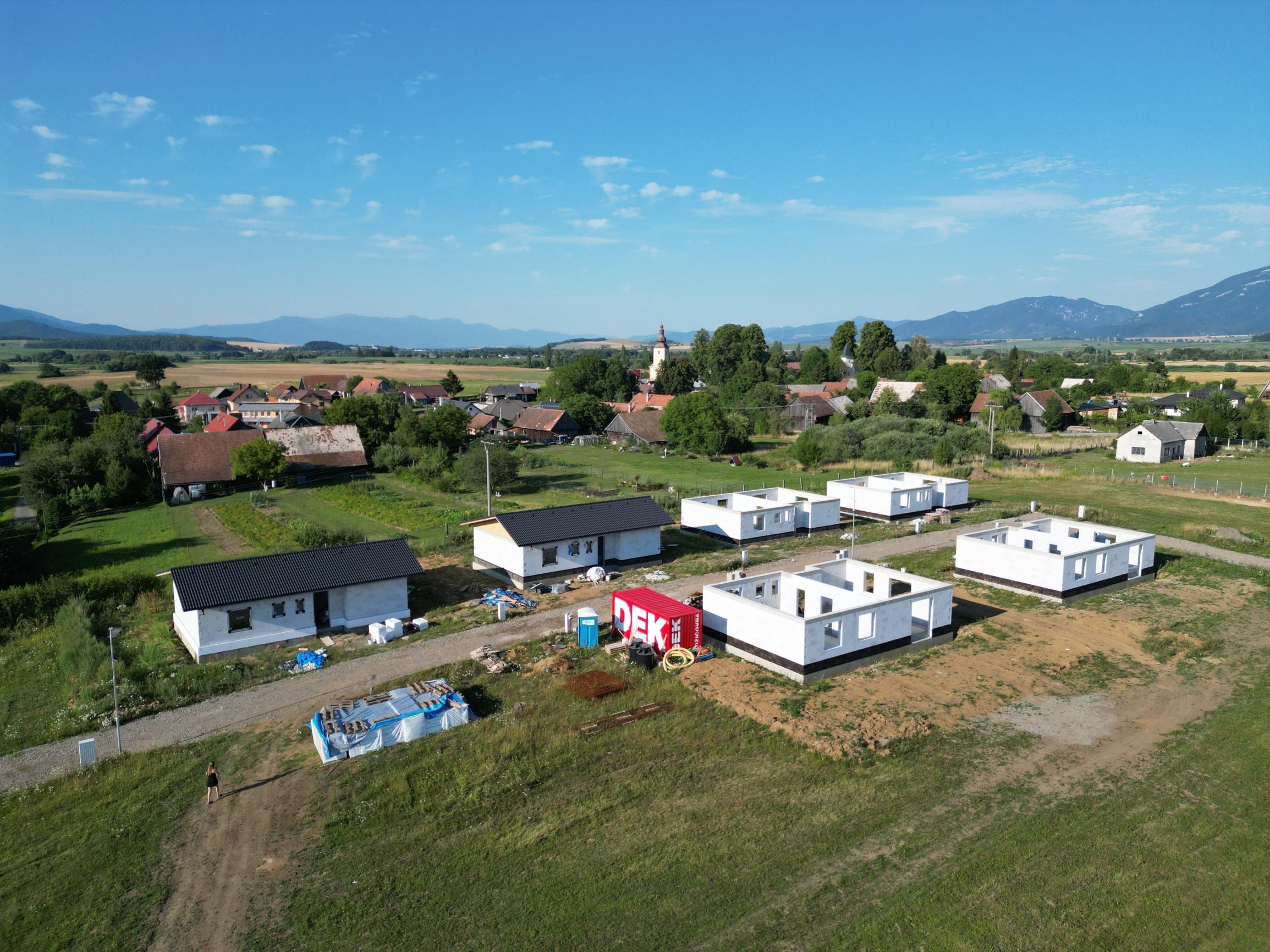 Holodom alebo na kľúč, od 187 000 € | 4-izbový bungalov s terasou, 591 m² pozemok | Ivančiná, Turčianske Teplice