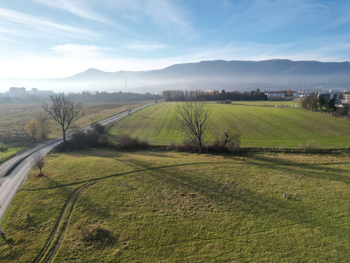 Stavebné pozemky 788 a 838 m² s výhľadom na Fatru | IS pri pozemku, možnosť kúpy v celku | Tomčany, Martin