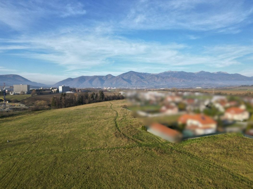 Stavebné pozemky 788 a 838 m² s výhľadom na Fatru | IS pri pozemku, možnosť kúpy v celku | Tomčany, Martin
