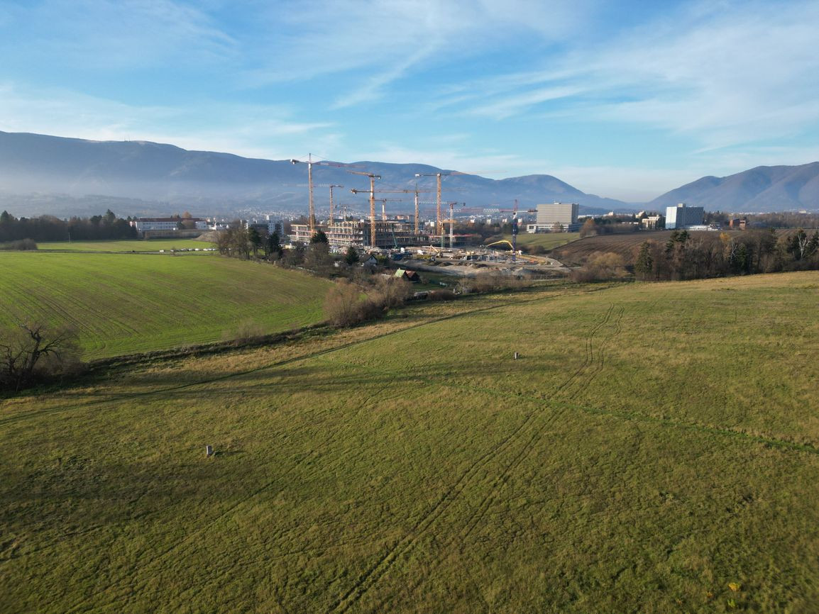 Stavebné pozemky 788 a 838 m² s výhľadom na Fatru | IS pri pozemku, možnosť kúpy v celku | Tomčany, Martin