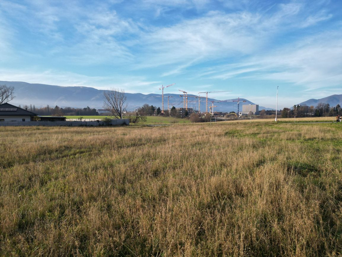 Stavebné pozemky 788 a 838 m² s výhľadom na Fatru | IS pri pozemku, možnosť kúpy v celku | Tomčany, Martin