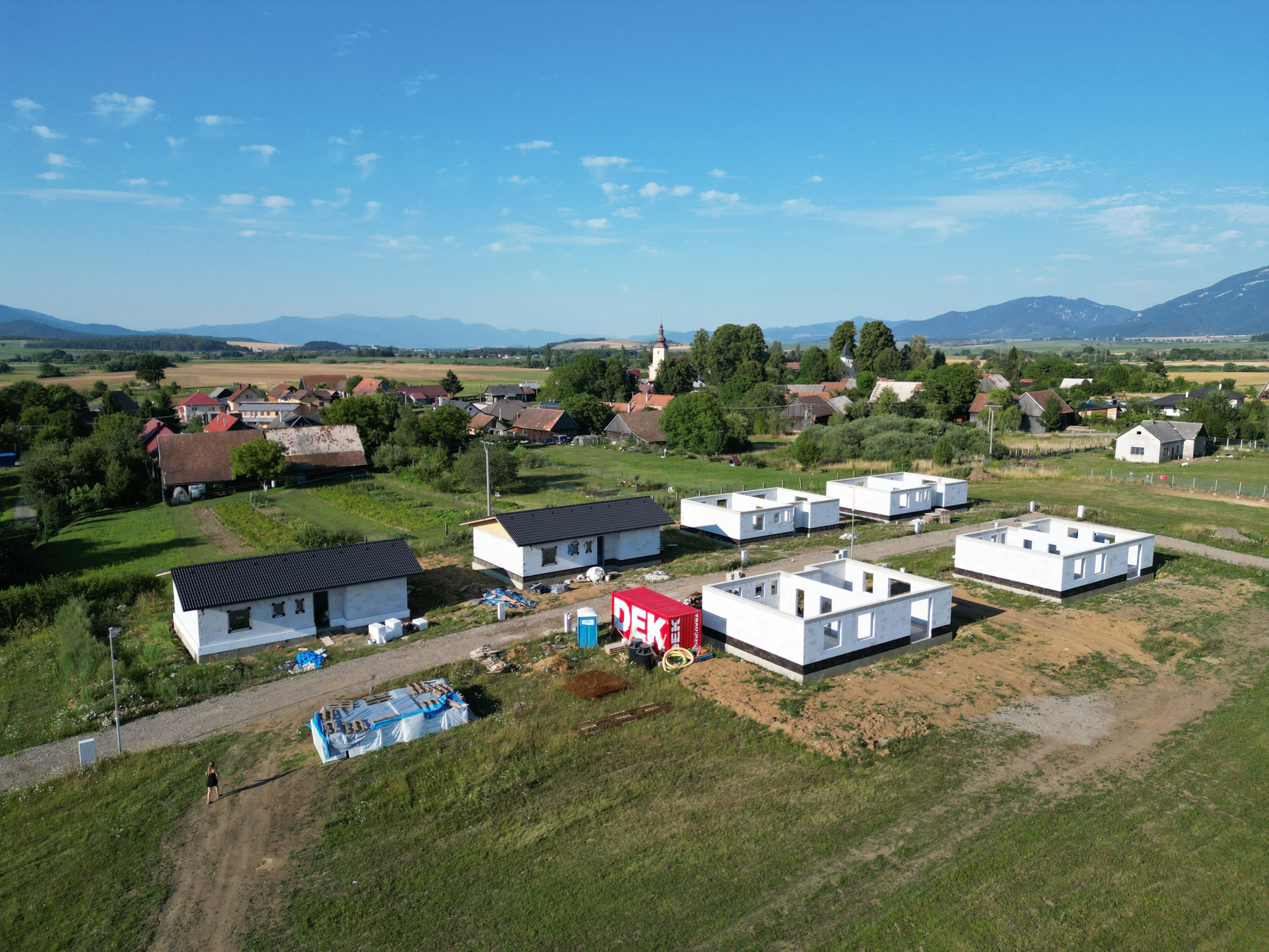Novostavba 4-izbového bungalovu s terasou, podlahové kúrenie | Ivančiná pri T. Tepliciach