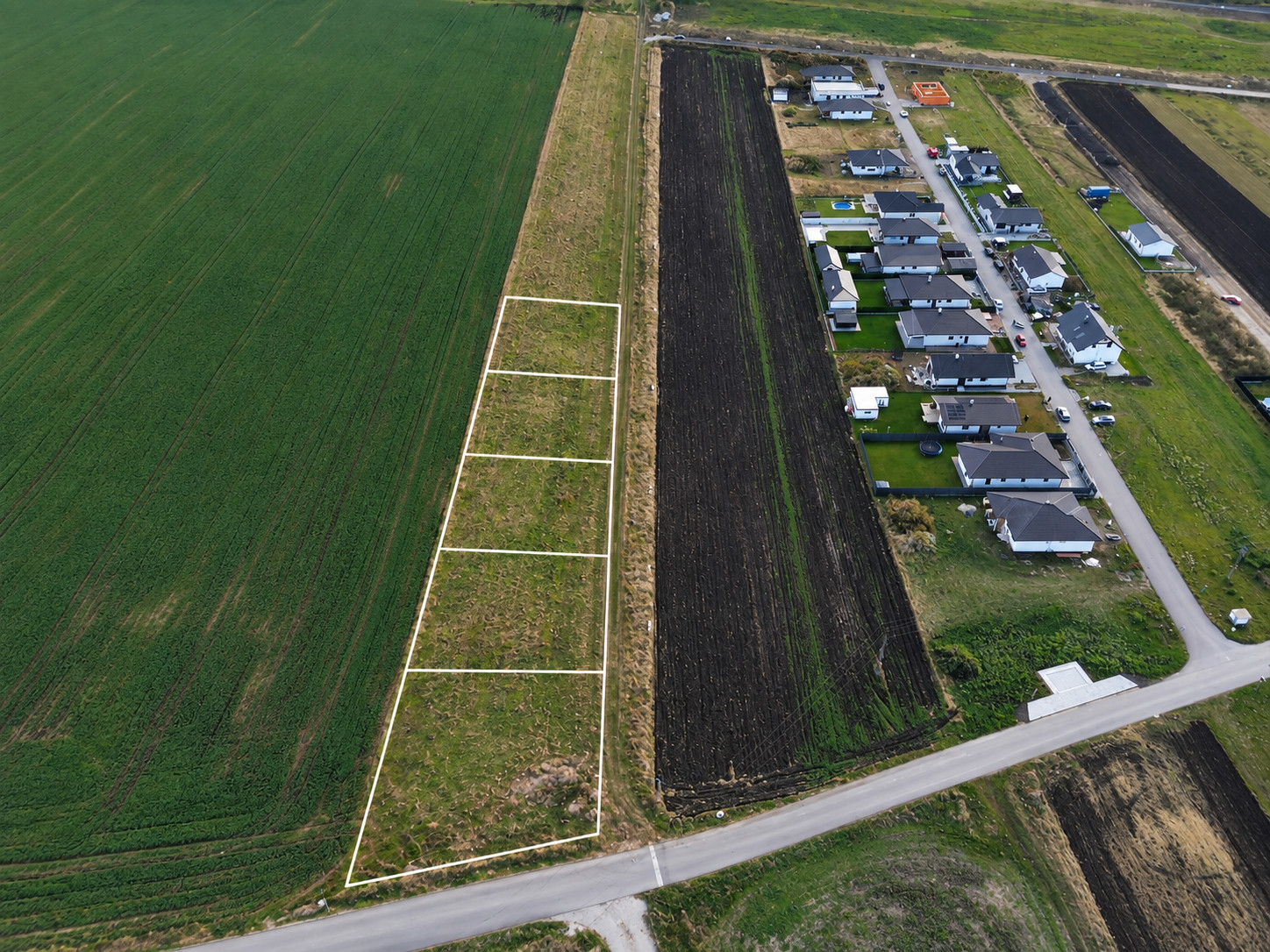 Stavebný pozemok 700 m² | IS, rovinatý terén, okamžitá výstavba | Rakovo, Martin