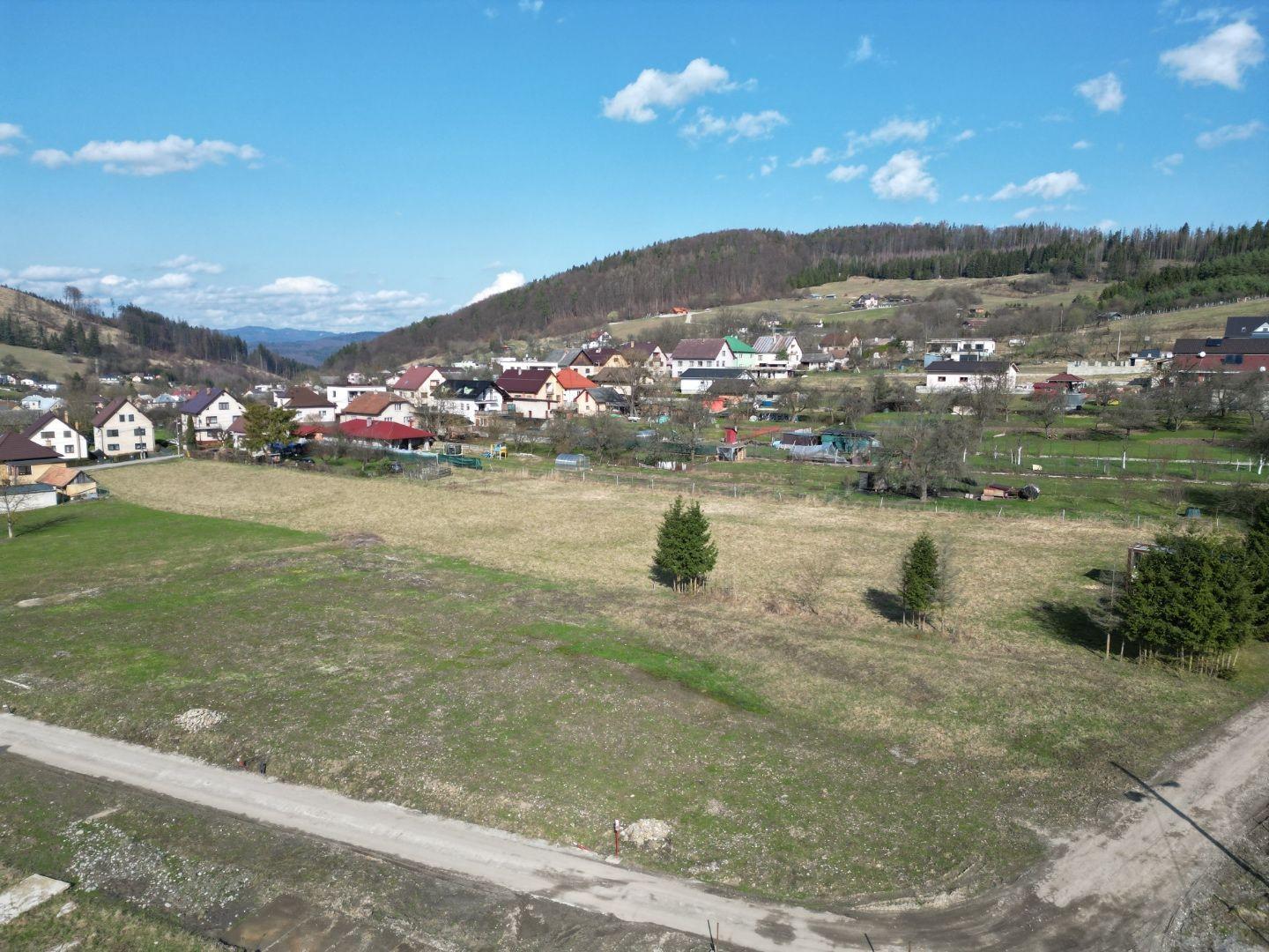 PRÁVOPLATNÉ STAVEBNÉ POVOLENIE (voľné 3 pozemky z 5) Ovčiarsko, Žilina, TARGETreal (vrátane DPH)