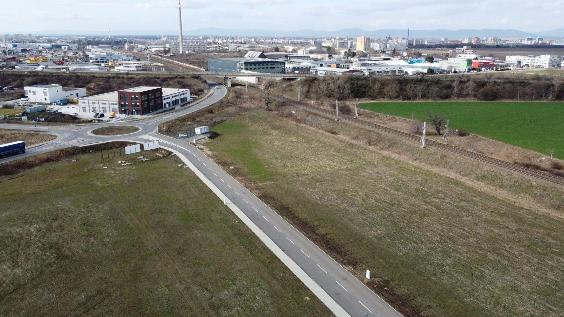 TARGETreal | NA PREDAJ: ATRAKTÍVNY KOMERČNÝ POZEMOK V PRIEMYSELNEJ ZÓNE TRNAVA-ZAVAR
