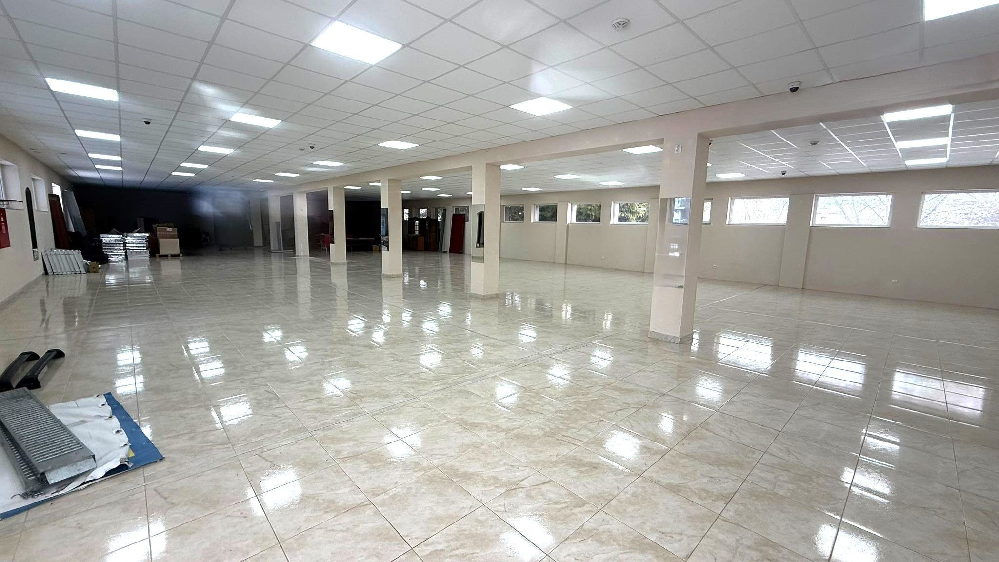 Na predaj komerčný objekt s výbornou dostupnosťou – sklad, showroom alebo predajná plocha (Diviaky, Turčianske Teplice)
