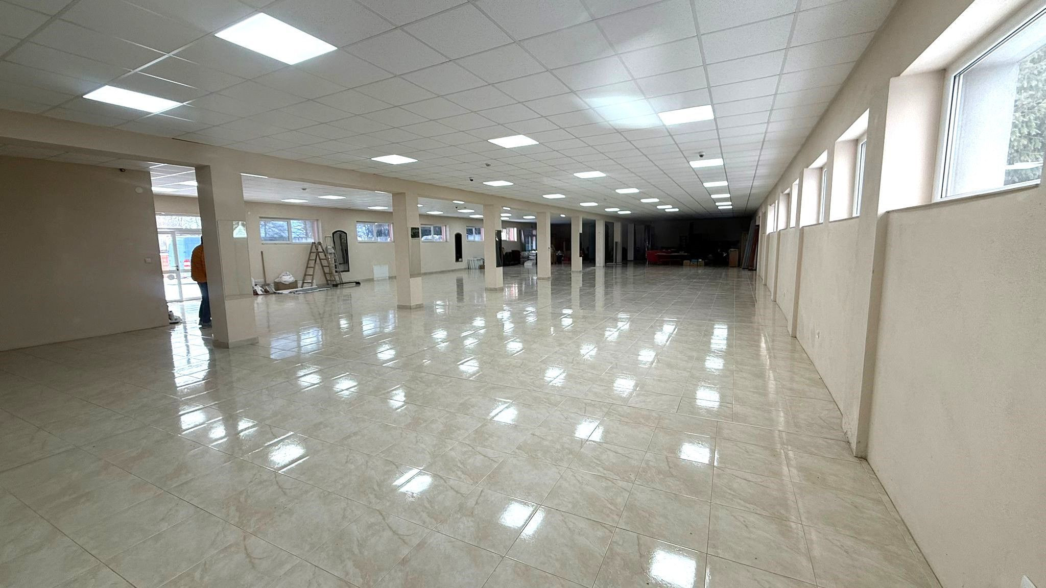 Na predaj komerčný objekt s výbornou dostupnosťou – sklad, showroom alebo predajná plocha (Diviaky, Turčianske Teplice)