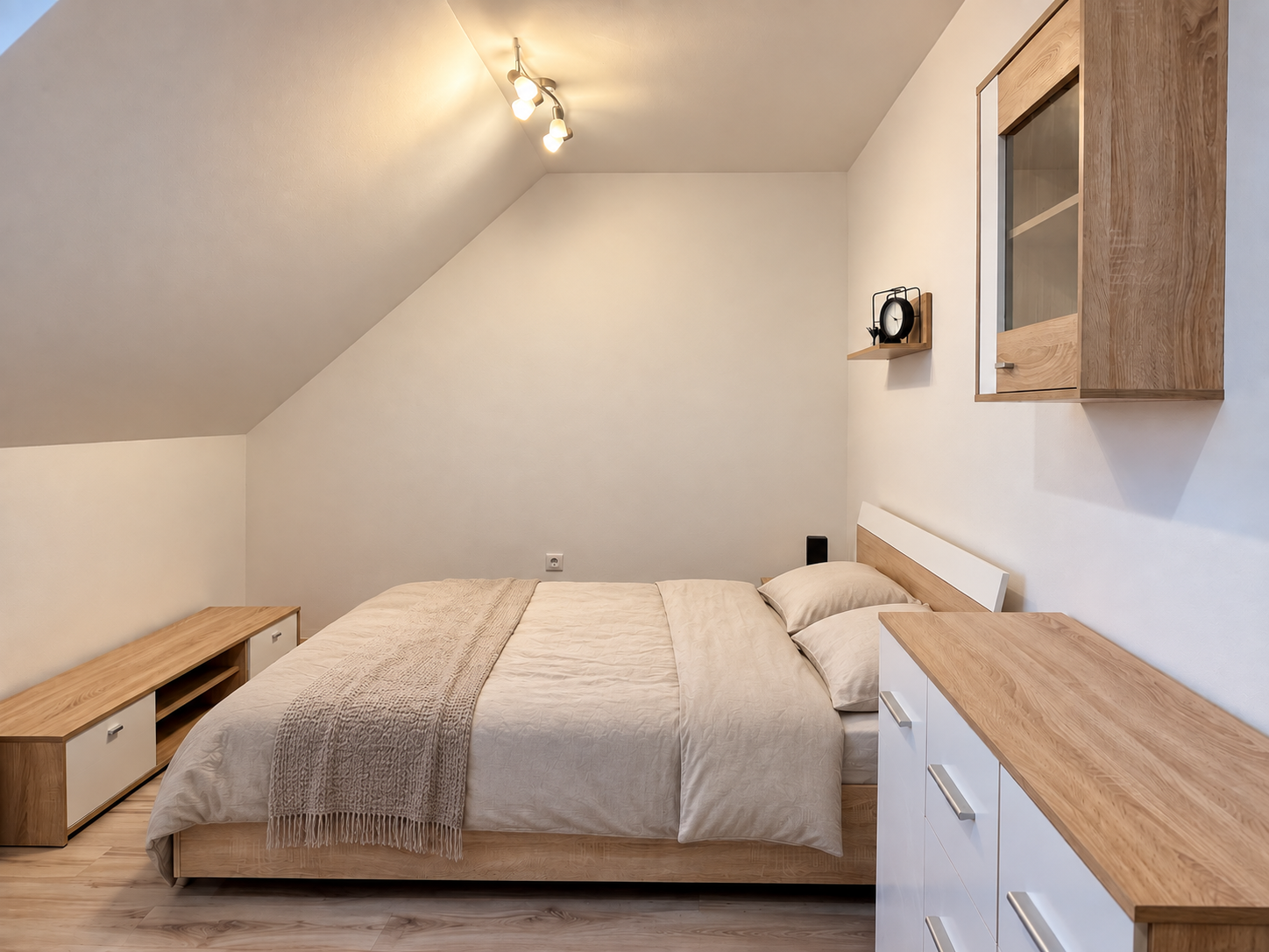 Na prenájom | 2-izbový byt 63 m², komplet zrekonštruovaný, plne zariadený, pešia zóna | Martin Centrum