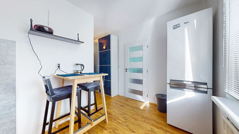 PREDAJ : 1-IZBOVÝ BYT PO REKONŠTRUKCII S BALKÓNOM, OKRUŽNÁ ulica