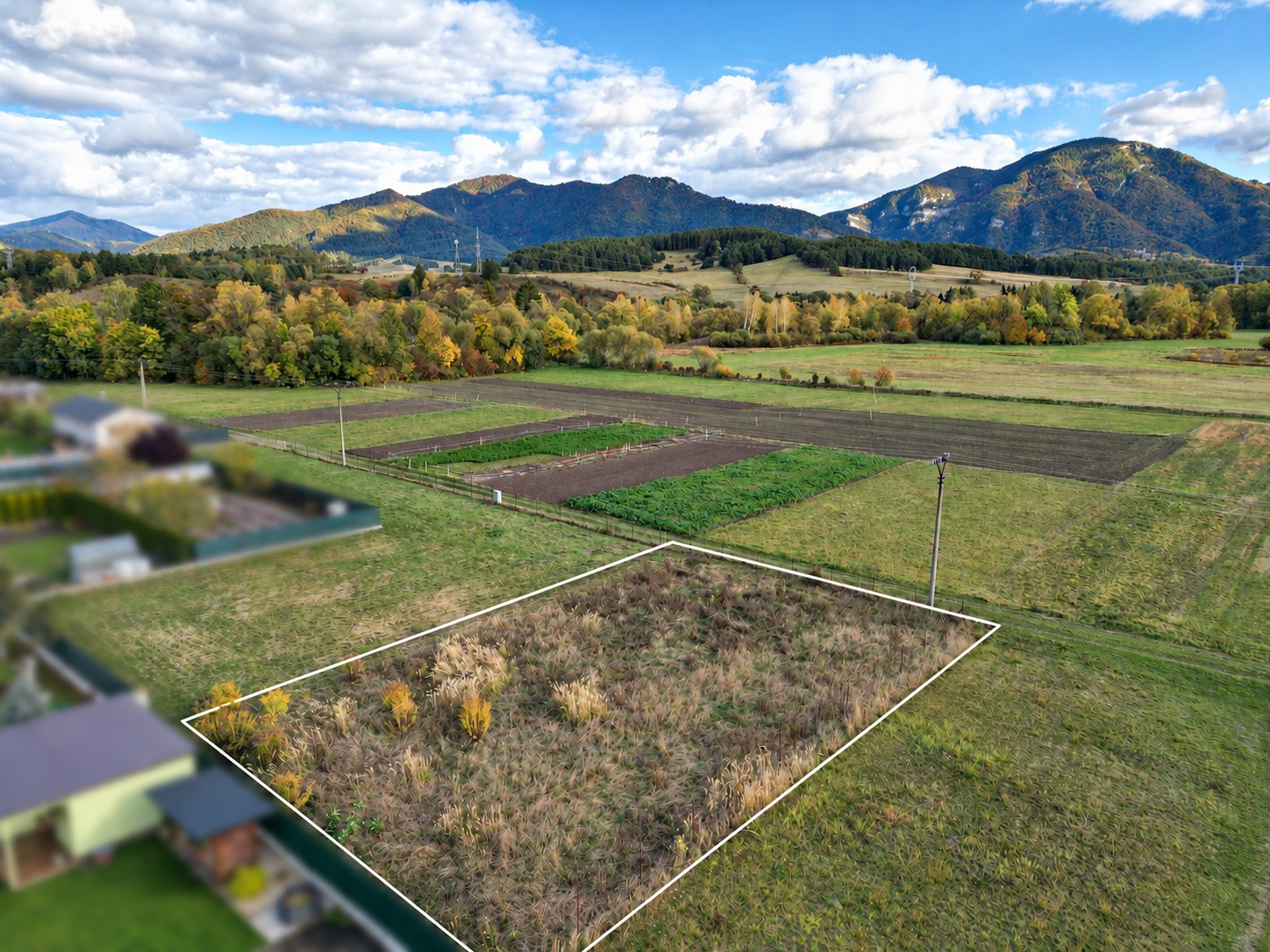 Slnečný stavebný pozemok 829 m², nádherné prostredie, Ďanová