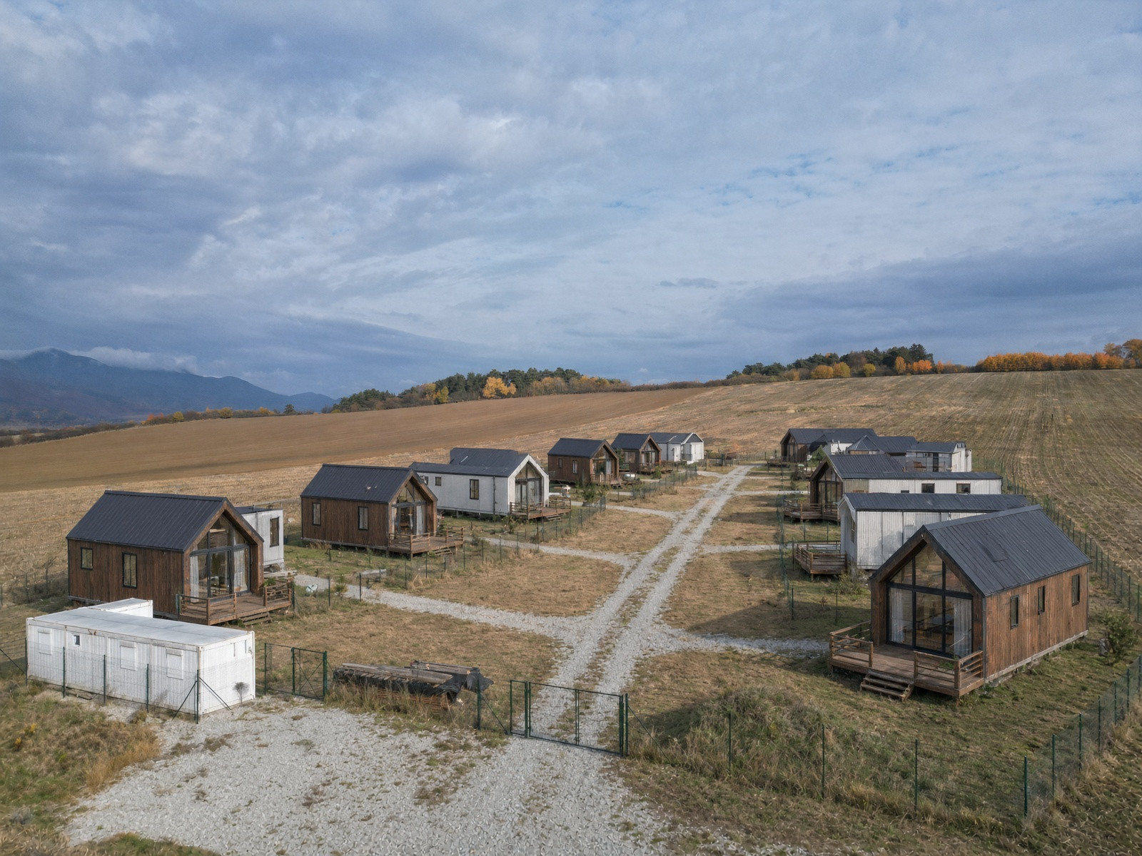 Sad v Mestskej Borovej, priestor pre mobilný dom -  Tomčany