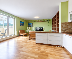 PRIESTRANNÝ 2-IZBOVÝ BYT S VEĽKÝM ZASTREŠENÝM BALKÓNOM V MODERNEJ NADSTAVBE NA WOLKEROVEJ ULICI