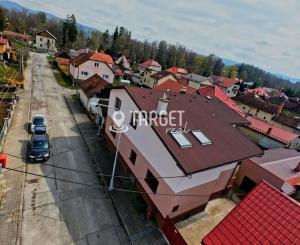 TARGETreal | Rodinný dom s dvomi bytovými jednotkami v srdci Turčianskych Teplíc – bývanie aj investícia v jednom