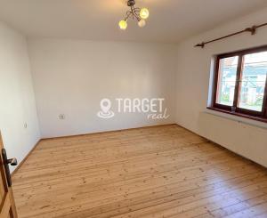 TARGETreal | Rodinný dom s dvomi bytovými jednotkami v srdci Turčianskych Teplíc – bývanie aj investícia v jednom