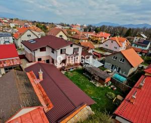 TARGETreal | Rodinný dom s dvomi bytovými jednotkami v srdci Turčianskych Teplíc – bývanie aj investícia v jednom