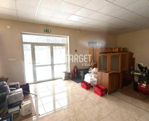 Na predaj komerčný objekt s výbornou dostupnosťou – sklad, showroom alebo predajná plocha (Diviaky, Turčianske Teplice)