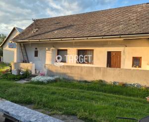Starý rodinný dom v centre obce Košeca – investičná príležitosť