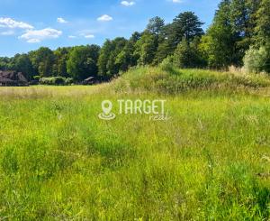 TARGETreal | Slnečný stavebný pozemok 1 208 m² v Mošovciach – pokojné bývanie blízko parku