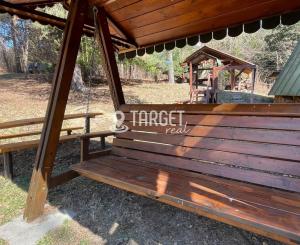 TARGETreal | NA PREDAJ REKREAČNÁ CHATA S 5 STAVEBNÝMI POZEMKAMI, VALČA