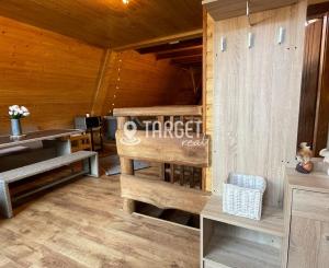 TARGETreal | NA PREDAJ REKREAČNÁ CHATA S 5 STAVEBNÝMI POZEMKAMI, VALČA