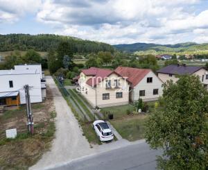 Rezervované - TARGETreal | Na predaj 7-izbový dvojgeneračný rodinný dom v Kotešovej s veľkým pozemkom