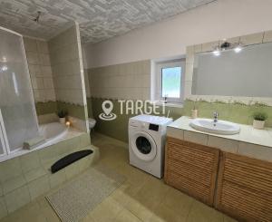 REZERVOVANÝ - TARGETreal | Rodinný dom pri potoku – Košeca