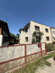 TARGETreal | NA PREDAJ: Rodinný dom s halou na pozemku 1 485 m² - priestor pre bývanie aj podnikanie