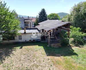 TARGETreal | NA PREDAJ: Rodinný dom s halou na pozemku 1 485 m² - priestor pre bývanie aj podnikanie