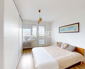 Priestranný 2 izbový byt po čiastočnej rekonštrukcii 65 m² | Balkón + loggia, výhľad na Fatru a Martinské hole | Hurbanova, Martin