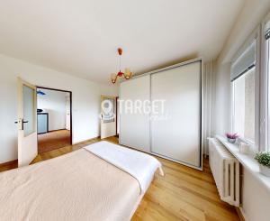 Priestranný 2 izbový byt po čiastočnej rekonštrukcii 65 m² | Balkón + loggia, výhľad na Fatru a Martinské hole | Hurbanova, Martin