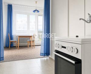 Priestranný 2 izbový byt po čiastočnej rekonštrukcii 65 m² | Balkón + loggia, výhľad na Fatru a Martinské hole | Hurbanova, Martin