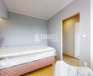 PREDAJ : 4 izbový po kompletnej luxusnej rekonštrukcii so zariadením
