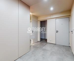 PREDAJ : 4 izbový po kompletnej luxusnej rekonštrukcii so zariadením